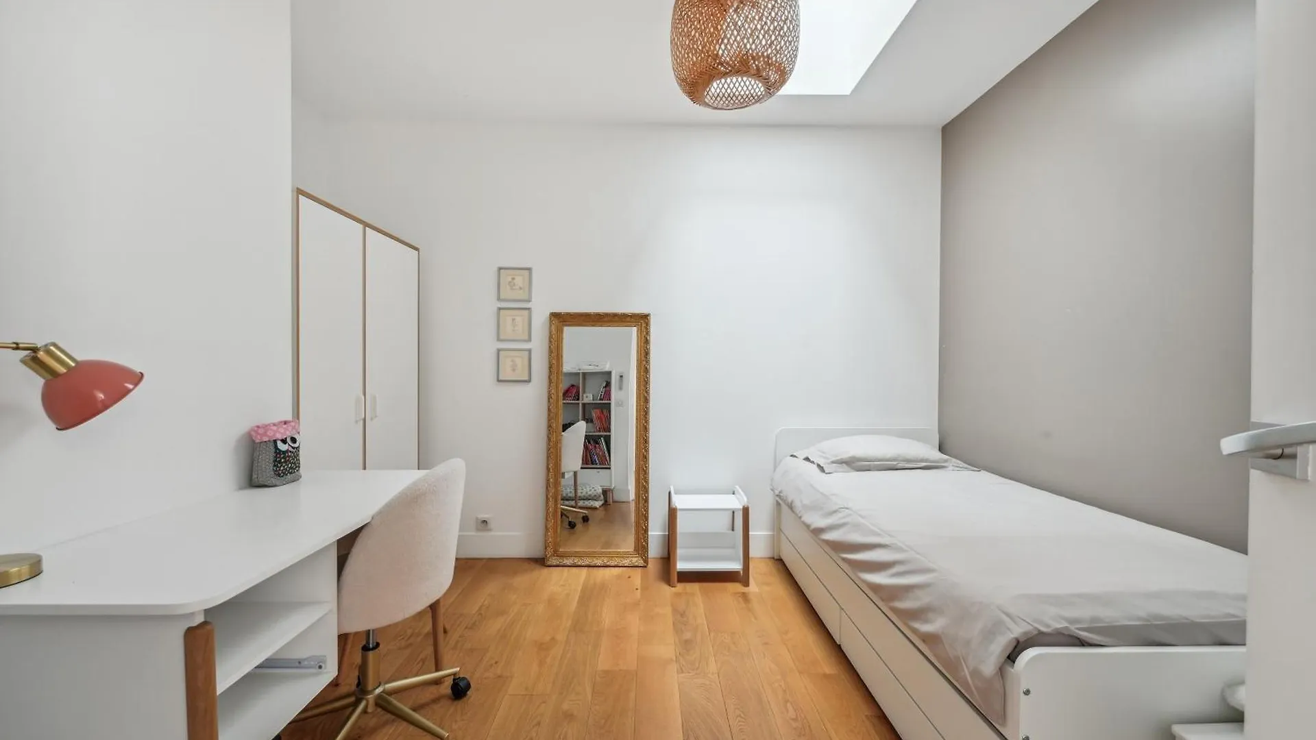 Appartement Grandeur Cachee Du 15E - Avec Parking à Paris